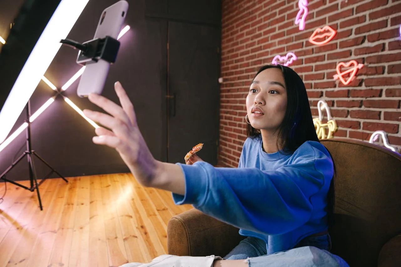 You are currently viewing 7 Must-Have AI Tools for Content Creators